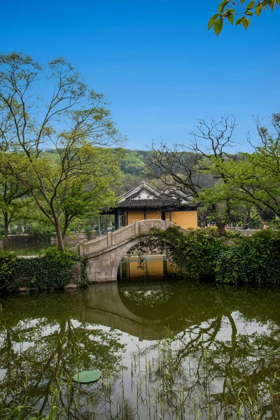 Construction of Yuantouzhu Garden in Taihu Lake, Wuxi — Stock Photo, Image