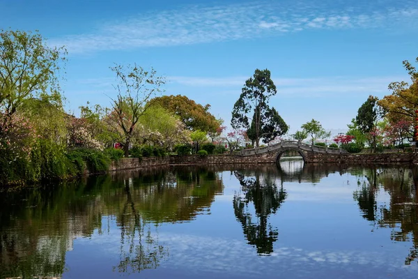 Pabellón de agua del puente de jardín Wuxi Taihu Li Yuan — Foto de Stock