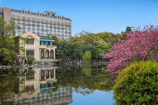 Wuxi taihu li yuan garden bridge Wasserpavillon — Stockfoto