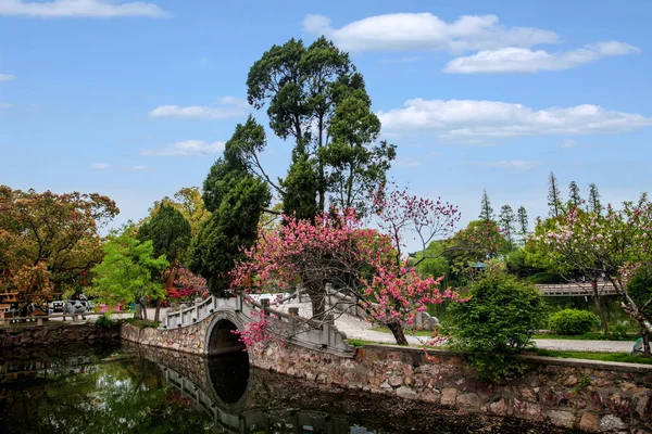 Wuxi Taihu Li Yuan Garden Bridge water pavilion