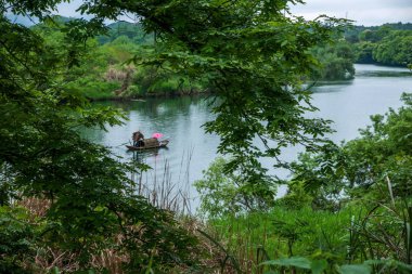 Jiangxi Wuyuan Moon Bay şemsiye kız