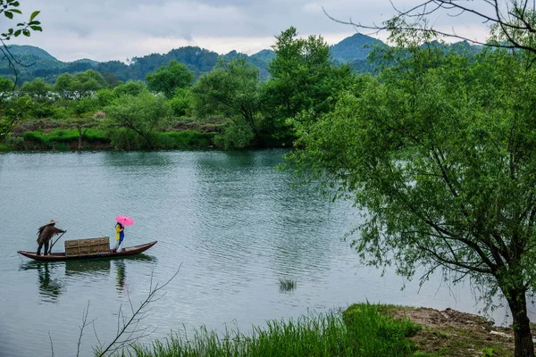 Jiangxi Wuyuan Moon Bay fishing boat — Stock Photo, Image