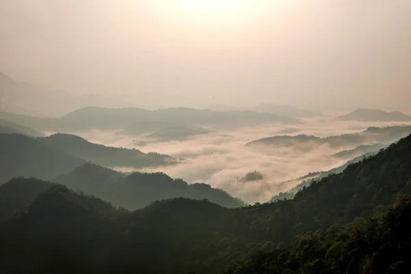 Jiangxi wuyuan shicheng Berge — Stockfoto