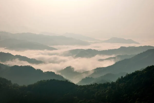 Jiangxi Wuyuan Shicheng-fjellene – stockfoto