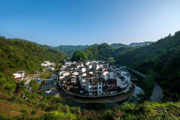 Das rundeste Dorf in Jiangxi, China - Wuyuan Chrysantheme — Stockfoto