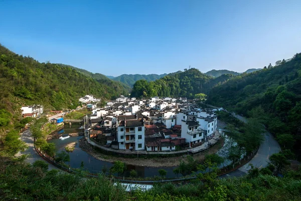 The most rounded village in Jiangxi, China - Wuyuan Chrysanthemum — Stock Photo, Image