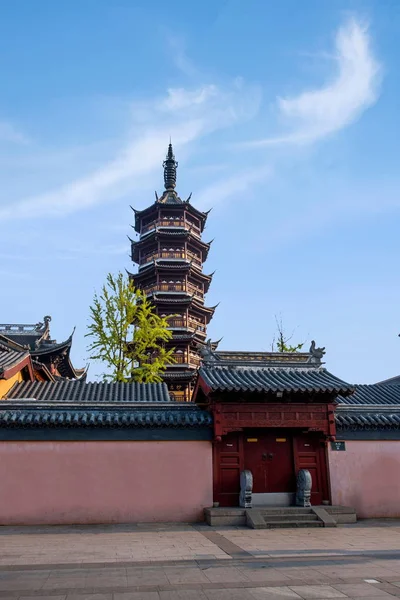 장쑤, 우시, 남쪽 사원 먀오족 빛 타워 — 스톡 사진