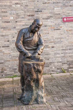 Yangzhou Dong Guan sokak sokak heykel sebze insanlar kesim---