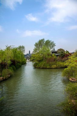 Yangzhou ince Batı Gölü Bahçe waterside üzerinde