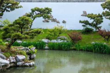 Yangzhou ince Batı Gölü Bahçe waterside üzerinde