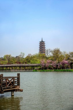 Yangzhou ince Batı Gölü Bahçe waterside üzerinde