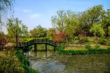 Yangzhou ince Batı Gölü Bahçe waterside üzerinde