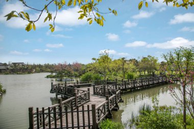 Yangzhou ince Batı Gölü Bahçe waterside üzerinde