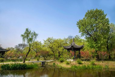 Yangzhou ince Batı Gölü Bahçe waterside üzerinde