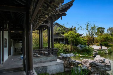 Yangzhou ince West Lake bahçesinde 