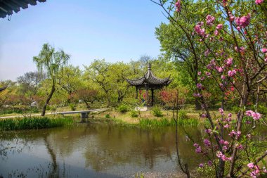 Yangzhou ince Batı Gölü Bahçe waterside üzerinde