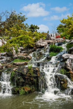 Yangzhou ince Batı Gölü bahçe şelale üzerinde