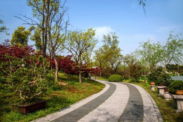 Yangzhou delgado oeste lago jardín de senderos — Foto de Stock