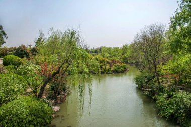 Yangzhou ince Batı Gölü Bahçe waterside üzerinde