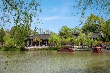 Yangzhou Ince West Lake bahçe su kenarında piknik