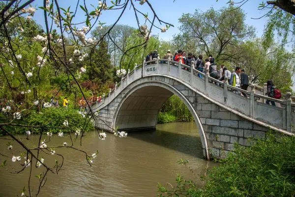 Yangzhou schlanke West Lake Garden Architektur — Stockfoto
