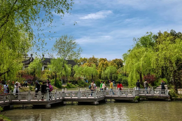 扬州市纤细西部湖花园建筑 — 图库照片