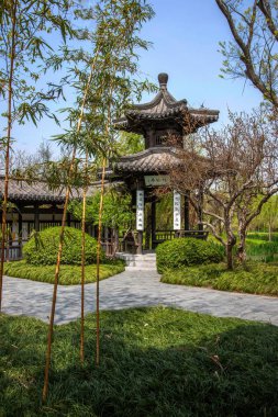 Yangzhou ince West Lake Gölü Bahçe dalga Guangting koridorda