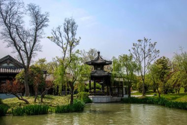 Yangzhou ince West Lake Gölü Bahçe dalga Guangting koridorda