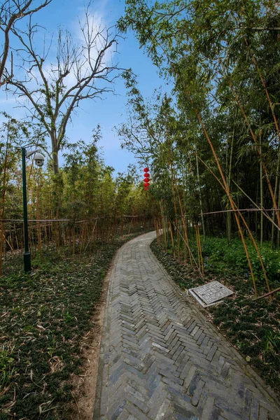 Yangzhou Daming templo sendero de jardín —  Fotos de Stock