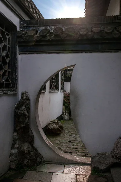 Yangzhou "le premier jardin de la fin de la dynastie Qing" -il parc sur le mur — Photo