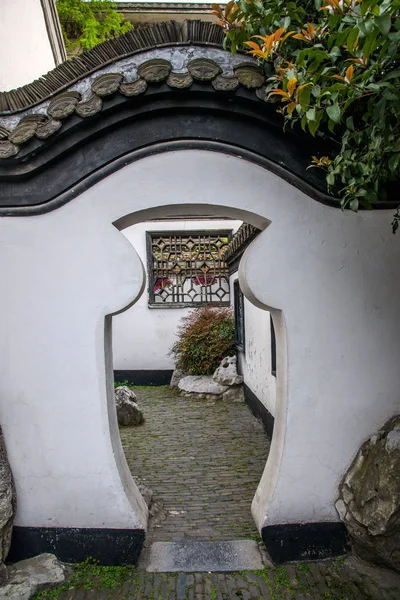 Yangzhou "el primer jardín de la dinastía Qing tardía" -- Él Parque sobre la pared — Foto de Stock