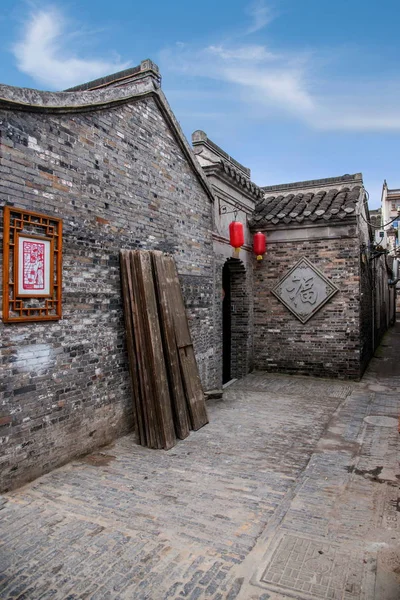 Древние дома на улице Янчжоу Дунгуань — стоковое фото