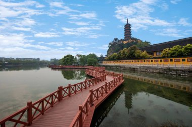 Jiangsu Zhenjiang Jinshan Tapınağı Jinshan Gölü Galeri Köprüsü
