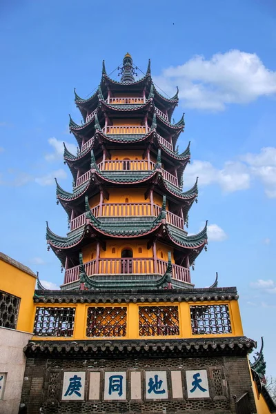 Jiangsu Zhenjiang Jinshan Tempio Cixi torre — Foto Stock