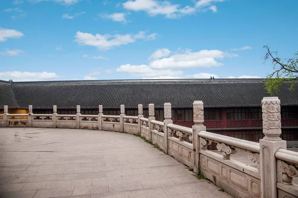 Jiangsu Zhenjiang Jinshan Temple Qifeng pavilon kamenné zábradlí — Stock fotografie