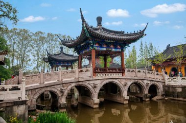 Zhenjiang Jiao Shan Dinghui Tapınağı yayın Havuzu