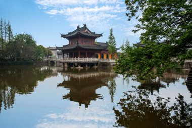 Zhenjiang Jiao Shan Dinghui Tapınağı yayın Havuzu