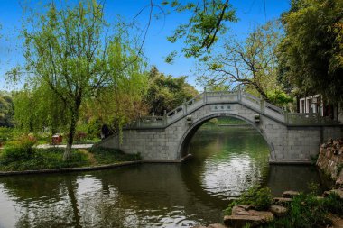 Zhenjiang Jiao Shan Dinghui Tapınağı yayın Havuzu