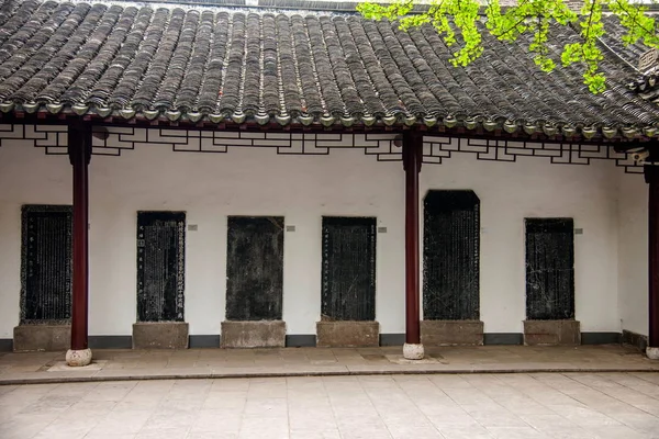 Foresta di Tempio di Zhenjiang Jinshan Dinghui di Tavole di pietra — Foto Stock