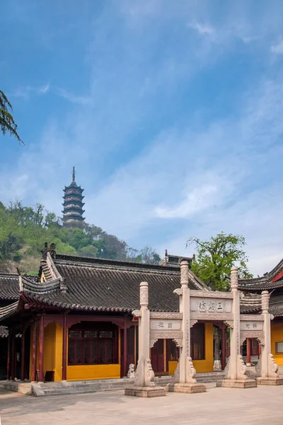 Zhenjiang Jinshan Dinghui Temple drie Chao Square — Stockfoto