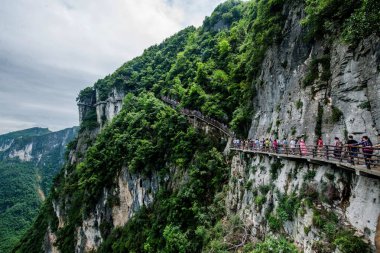 Chongqing Yunyang Longtan ulusal jeolojik Park Kanyon tahta yolu