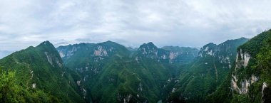 Chongqing Yunyang Longtan ulusal jeolojik Park dağlar ve kanyonlar