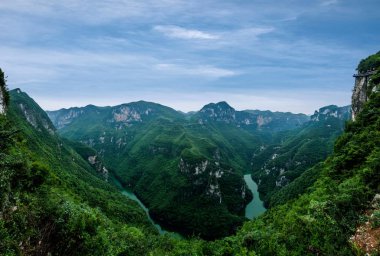 Chongqing Yunyang Longtan ulusal jeolojik Park derin dağ Kanyon nehir