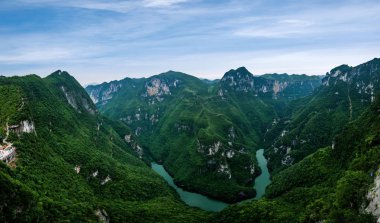 Chongqing Yunyang Longtan ulusal jeolojik Park derin dağ Kanyon nehir