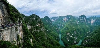 Chongqing Yunyang Longtan ulusal jeolojik Park Kanyon tahta yolu