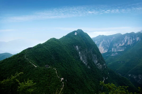 ฉงชิ่ง Yunyang Longtan อุทยานธรณีวิทยาแห่งชาติภูเขาและหุบเขา — ภาพถ่ายสต็อก