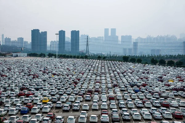 Changan Ford carro de negócios estacionamento — Fotografia de Stock