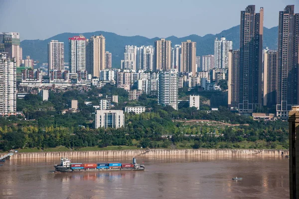 Chongqing Chaotianmen Pont de la rivière Yangtze des deux côtés du fleuve Yangtze — Photo