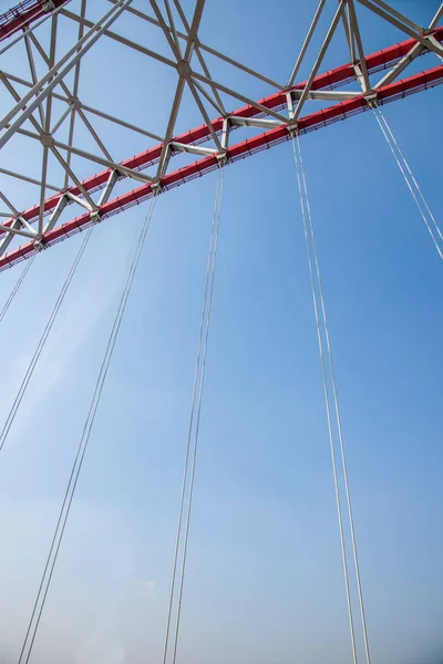 Stöd av böjd stål balk i Chongqing Chaotianmen Yangtze River Bridge — Stockfoto
