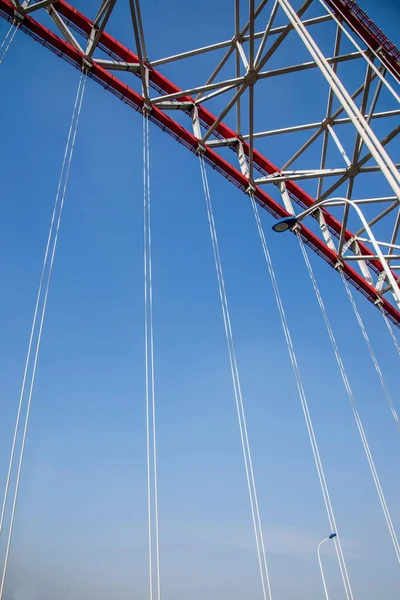 Stöd av böjd stål balk i Chongqing Chaotianmen Yangtze River Bridge — Stockfoto